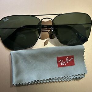 Ray-Ban Aviator Sunglasses in Dark Green and Black